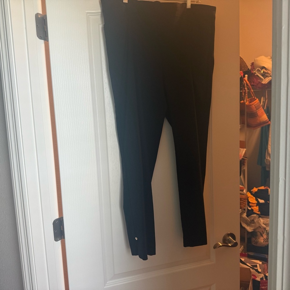 Chico's Classic Black Cropped Pants